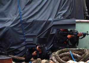 m4 riffles carried by two police officers in an assault position